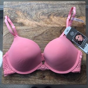 Pink Daisy Fuentes smooth T-shirt bra